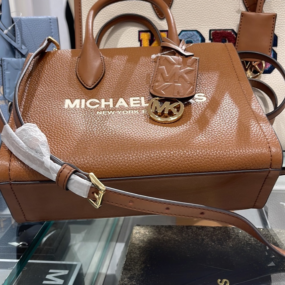 MICHAEL KORS Mirella Sm Shopper TZ XBody Pebbled Leather Crossbody
Luggage
NWT - Picture 7 of 16